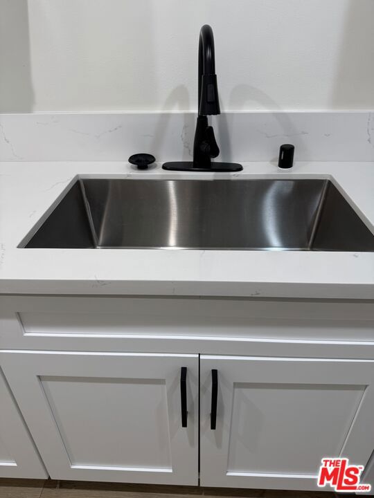 5400 Newcastle Avenue, Encino CA: https://media.crmls.org/mediaz/7384b7dd-cf9d-4ca8-bd39-12e3415564f2.jpg