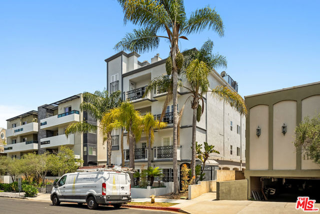 11826 Dorothy Street, Los Angeles CA: https://media.crmls.org/mediaz/738562e6-e404-4439-81ae-aed0ded47743.jpg