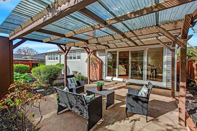 30847 Prestwick Ave, Hayward CA: https://media.crmls.org/mediaz/73859fc3-8c13-43c7-818a-d1490bc44324.jpg