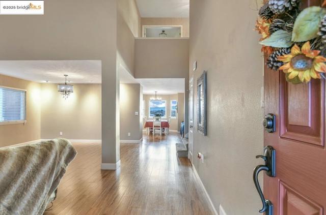 4930 Discovery Pt, Discovery Bay CA: https://media.crmls.org/mediaz/7385b2ec-6b62-4c2c-8026-f5481ec8460f.jpg
