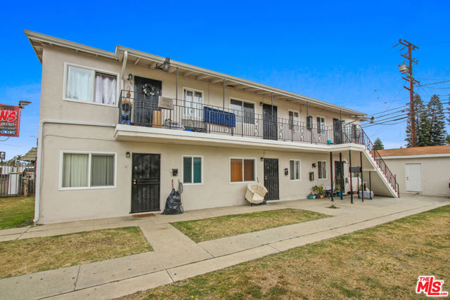11032 Atlantic Avenue, Lynwood CA: https://media.crmls.org/mediaz/73862e65-9775-4c43-b55b-f9e47d0b35a3.jpg