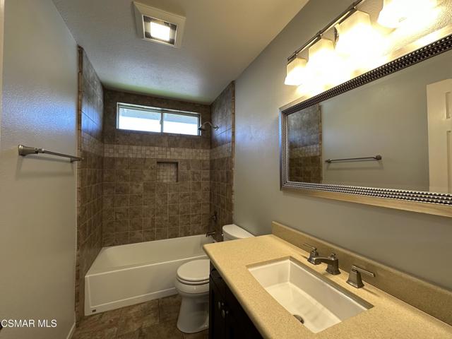 1755 Empty Saddle Road, Simi Valley CA: https://media.crmls.org/mediaz/7386b45a-d8f5-4a7f-94d3-41d5902dcf51.jpg