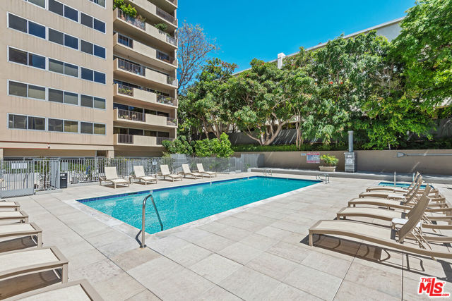 10450 Wilshire Boulevard, Los Angeles CA: https://media.crmls.org/mediaz/7386de32-2975-4dad-ae1d-e14f648e850d.jpg
