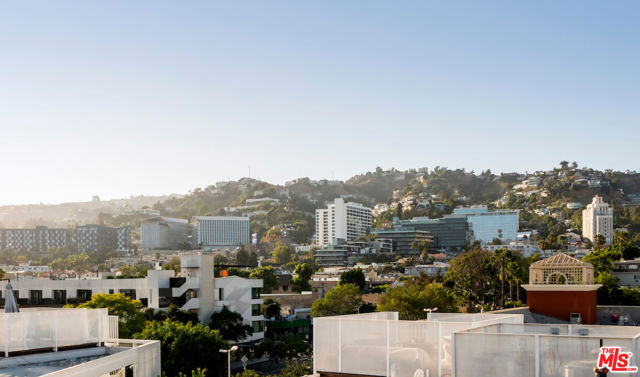 1030 N Kings Road, West Hollywood CA: https://media.crmls.org/mediaz/73871593-fafe-4ada-8215-5289f17944b4.jpg