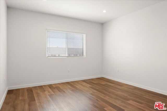 1041 N Cummings Street, Los Angeles CA: https://media.crmls.org/mediaz/7387a345-7e52-4e25-a06d-76c26ecf32c1.jpg