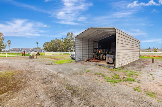 560 Tevis Trail, Hollister CA: https://media.crmls.org/mediaz/738821b7-6452-4202-b5b7-32a86d3f0ac7.jpg