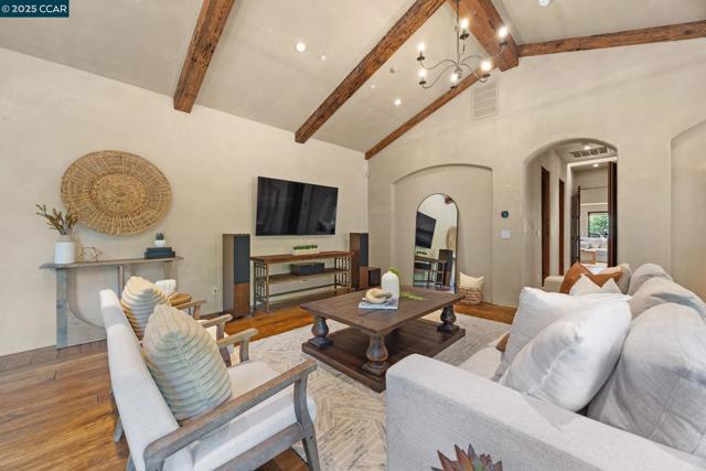 80 Rheem Blvd, Orinda CA: https://media.crmls.org/mediaz/7388b5dd-3d5e-4495-95ae-443a9d61273c.jpg