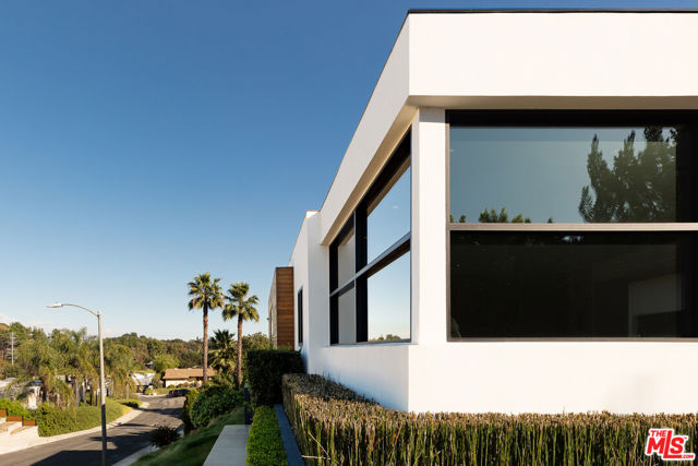 16366 Sloan Drive, Los Angeles CA: https://media.crmls.org/mediaz/7388eb78-07cc-43ae-8b81-26bcd74c8882.jpg