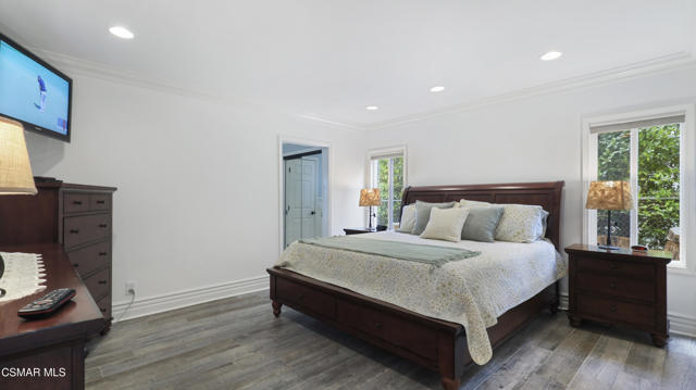 876 Emerson Street, Thousand Oaks CA: https://media.crmls.org/mediaz/7388f71d-7a6a-4b57-953d-10adbe520f48.jpg