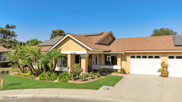31328 Village 31, Camarillo CA: https://media.crmls.org/mediaz/73891886-66e4-441d-bc76-1c570f8f9492.jpg