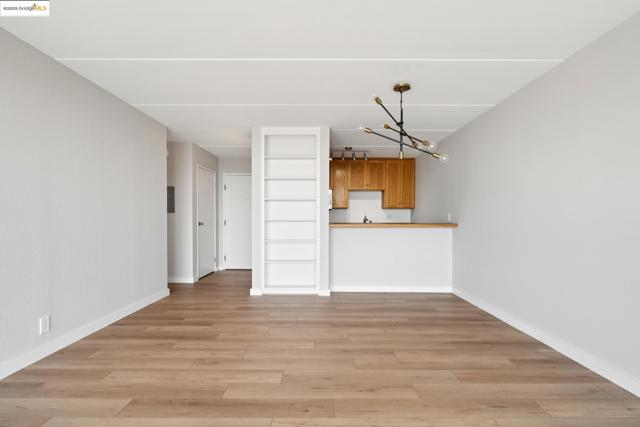 1 Kelton Ct, Oakland CA: https://media.crmls.org/mediaz/73895b0e-bf66-45c0-9f21-10b7f6ae23ab.jpg