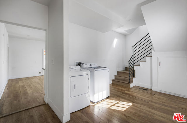 2074 W 29th Street, Los Angeles CA: https://media.crmls.org/mediaz/73896e0a-f70a-4f2c-8163-0ab07059a855.jpg