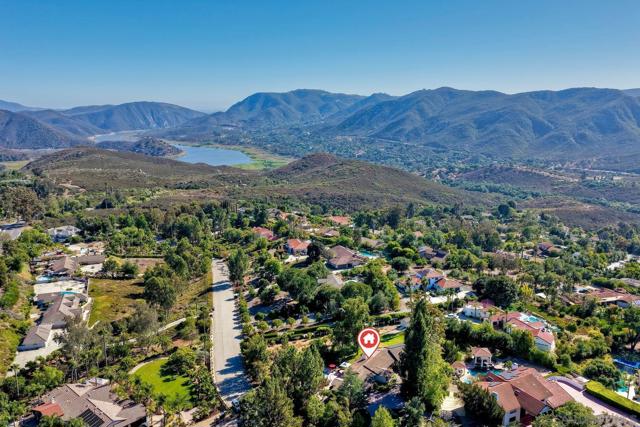 2183 Lundy Lake Dr, Escondido CA: https://media.crmls.org/mediaz/7389ccf7-d6c5-41e6-a4d5-978ffdb01a7b.jpg