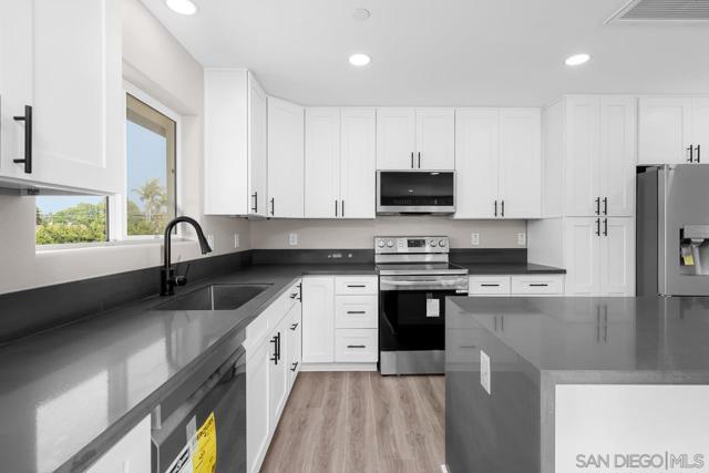 3335 37 S Barcelona St., Spring Valley CA: https://media.crmls.org/mediaz/7389d293-8d9d-47bb-884c-d6061b125c51.jpg