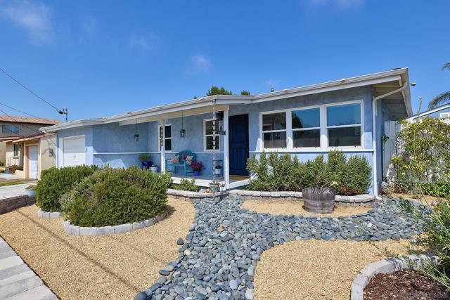 3703 Tomahawk Ln, San Diego CA: https://media.crmls.org/mediaz/7389db90-4764-4082-b8b3-e50fa5e552db.jpg