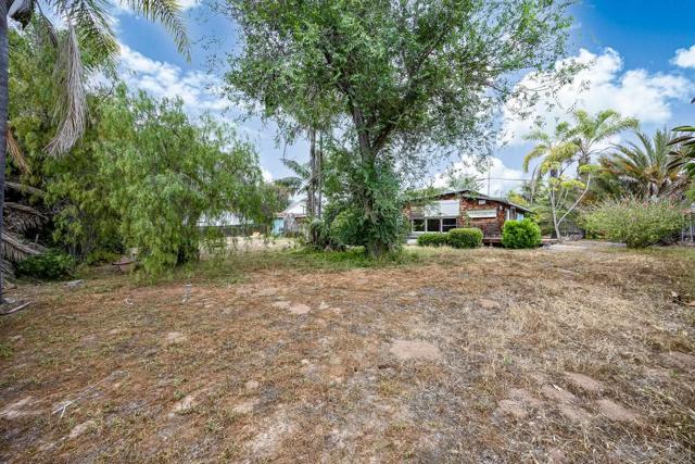 890 Capri Rd, Encinitas CA: https://media.crmls.org/mediaz/738a3223-ea39-4bd6-9835-b74b5d6b228f.jpg