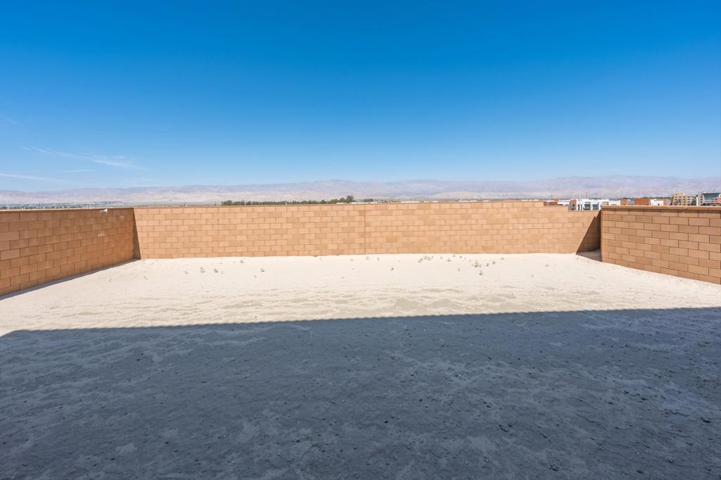 https://media.crmls.org/mediaz/738a3838-8919-4015-bc0b-1468a1b83343.jpg?preset=X-Large