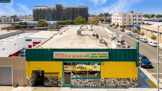 353 24Th St, Richmond CA: https://media.crmls.org/mediaz/738a4c8b-270e-43f9-8bc7-4ee2f7bb24a7.jpg
