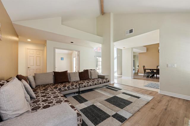 12027 Caminito Corriente, San Diego CA: https://media.crmls.org/mediaz/738ae9db-fc56-4090-b8fc-f2a4d920bea3.jpg