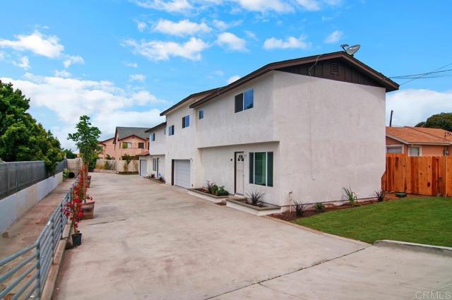 1070 Fifth Avenue, Chula Vista CA: https://media.crmls.org/mediaz/738b301a-274c-43a0-9221-aefa5a7f6070.jpg