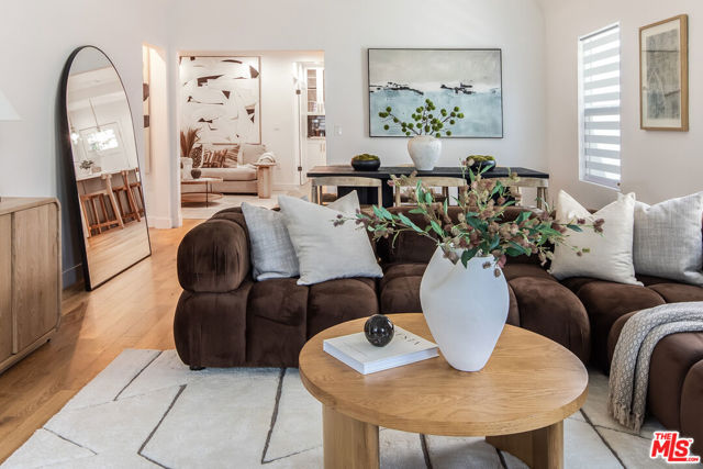 1363 S Curson Avenue, Los Angeles CA: https://media.crmls.org/mediaz/738b4ab5-d6bd-4dd7-af50-6fae7ac78cec.jpg