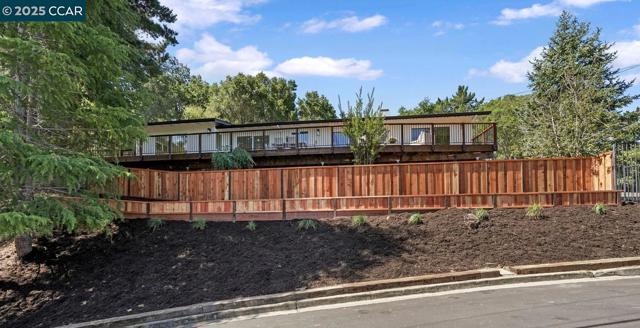 3233 Lucas Circle, Lafayette CA: https://media.crmls.org/mediaz/738bd3d1-bbcb-45d7-9219-1d6f8432412c.jpg