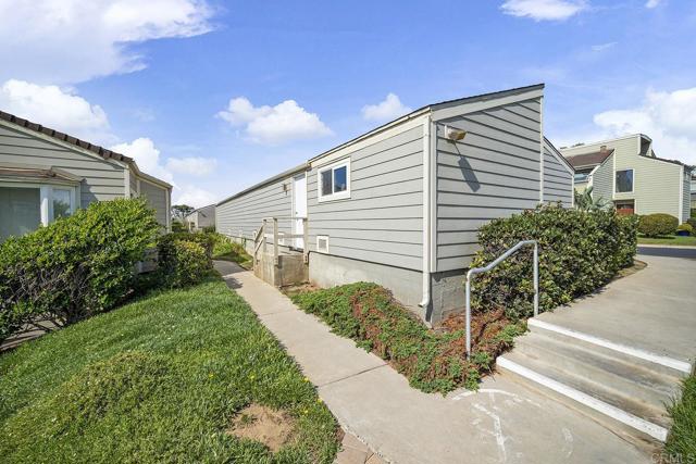 1744 Tattenham Road, Encinitas CA: https://media.crmls.org/mediaz/738c7f15-5fdb-4737-864b-4a0533a55492.jpg