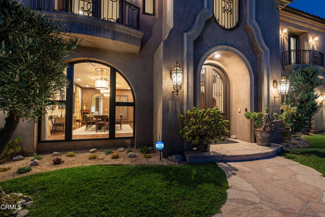 2330 Crystal Lane, Pasadena CA: https://media.crmls.org/mediaz/738c8784-a3be-4343-b277-c44d985f08c6.jpg