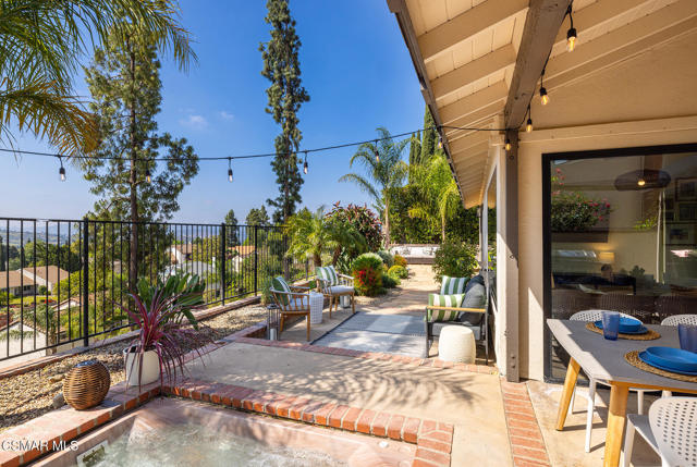 1932 Summer Cloud Drive, Thousand Oaks CA: https://media.crmls.org/mediaz/738d340d-783d-409e-9b1b-3833e05b5b09.jpg