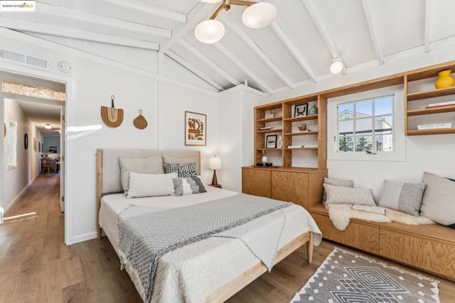 350 Henry St, Oakland CA: https://media.crmls.org/mediaz/738d96b5-81e6-4090-811b-453c31838a15.jpg