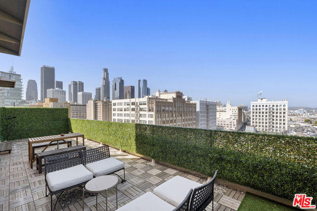 746 S Los Angeles Street, Los Angeles CA: https://media.crmls.org/mediaz/738da2cf-400e-4b11-8ae8-c422cfbebf79.jpg