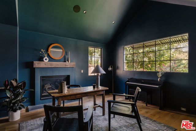 11734 Huston Street, Valley Village CA: https://media.crmls.org/mediaz/738ddd54-5cf4-4928-8925-31f9c8ab0d77.jpg
