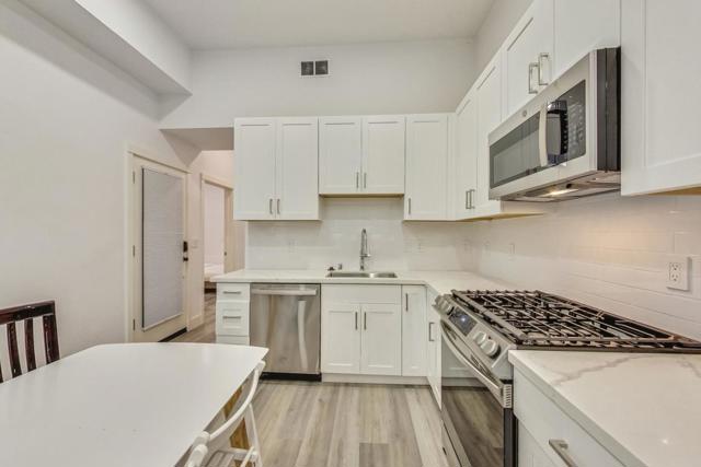 811 Oak Street, San Francisco CA: https://media.crmls.org/mediaz/738dfbff-ca4a-4890-bdbc-26e48efedcd3.jpg