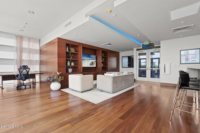 1155 S Grand Avenue, Los Angeles CA: https://media.crmls.org/mediaz/738e0661-7aaf-434e-8399-1b774fd8d921.jpg