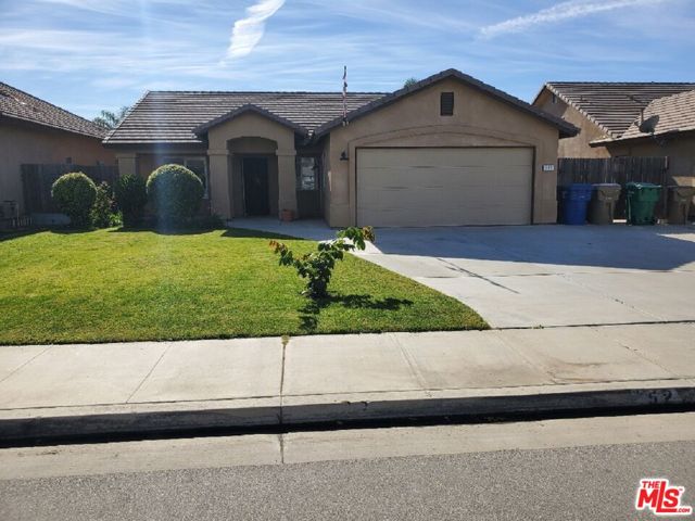 527 Shady Meadow Court, Bakersfield CA: https://media.crmls.org/mediaz/738e073f-f8f9-47e4-b808-f54c832bd58f.jpg
