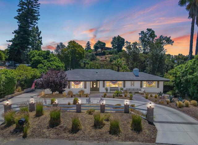 1271 Via Sendero, Escondido CA: https://media.crmls.org/mediaz/738e1ad7-f3bd-4b8b-8595-1dee6a6885c2.jpg