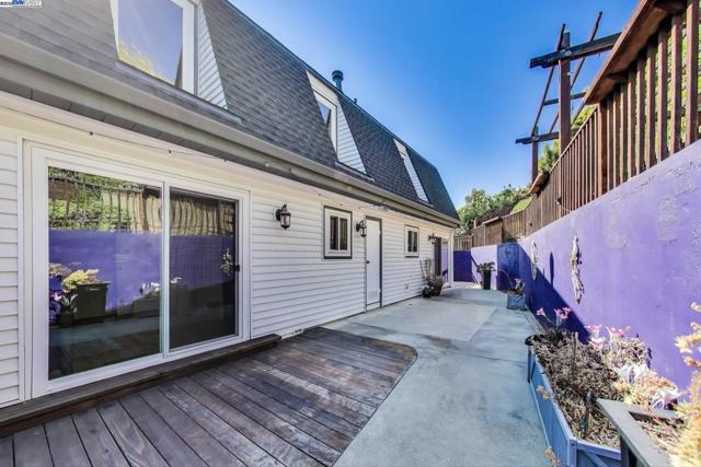 16660 Winding Blvd, San Leandro CA: https://media.crmls.org/mediaz/738e3c9a-1e92-4f12-b110-ef6aeb74268a.jpg