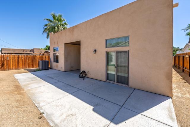 51885 Avenida Bermudas, La Quinta CA: https://media.crmls.org/mediaz/738e42d1-2206-478c-bef5-b8e3974d50f7.jpg