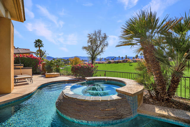 371 Tomahawk Drive, Palm Desert CA: https://media.crmls.org/mediaz/738ea8b1-5d27-4fea-9bfe-406912235c44.jpg