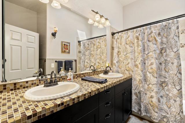 10505 Valle Vista Rd, Lakeside CA: https://media.crmls.org/mediaz/738ef492-534b-4116-9e99-fab42dfcec2b.jpg