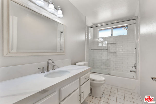 603 Racquet Club Lane, Thousand Oaks CA: https://media.crmls.org/mediaz/738f496a-e237-468a-8925-916baf1f1d1f.jpg