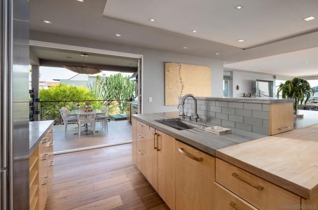 1521 Neptune Ave, Encinitas CA: https://media.crmls.org/mediaz/738f9724-dc10-4614-977e-763fc42b8e2e.jpg