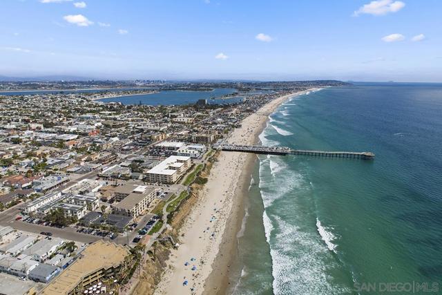 849 851 Missouri St, San Diego CA: https://media.crmls.org/mediaz/738febd1-c3ec-478c-901e-d055b70dd13f.jpg