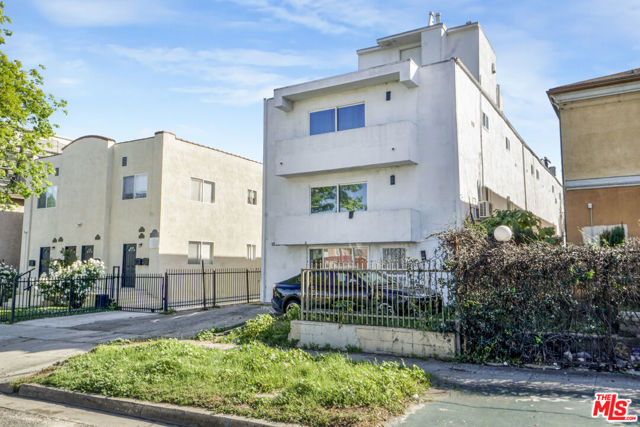 1820 S La Brea Avenue, Los Angeles CA: https://media.crmls.org/mediaz/73905752-5977-4117-9182-43f50f8883e2.jpg