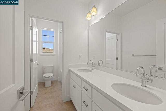 8121 Vessel Way, Sacramento CA: https://media.crmls.org/mediaz/73907d0c-ce0f-4e6e-baec-a99ed5c9a283.jpg