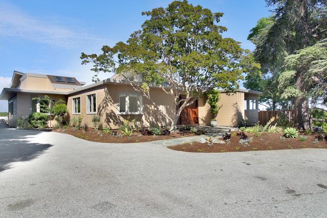 415 Golden Oak Drive, Portola Valley CA: https://media.crmls.org/mediaz/7390aad9-3d34-4ca2-9b8c-05c72f98b18c.jpg