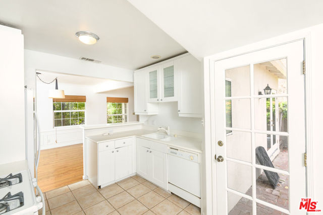 11425 Burnham Street, Los Angeles CA: https://media.crmls.org/mediaz/73918163-3fe5-47ff-acdf-e8d4642ee1c9.jpg