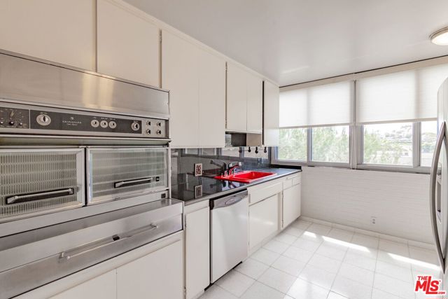 8701 Delgany Avenue, Playa del Rey CA: https://media.crmls.org/mediaz/7391e008-bf97-4366-b937-b3fcceff487b.jpg