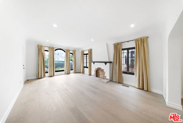 1005 Genesse, West Hollywood CA: https://media.crmls.org/mediaz/7392110c-025d-4ad5-8477-1323dcf5a63c.jpg
