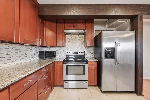 Image 7 of 25 For 1031 Country Club Drive